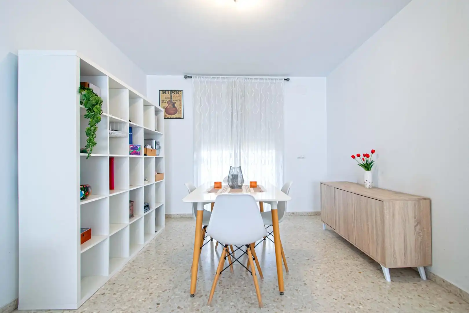 Esszimmer von Einfamilien-Reihenhaus zum Verkauf in Bormujos mit Klimaanlage und Terrasse