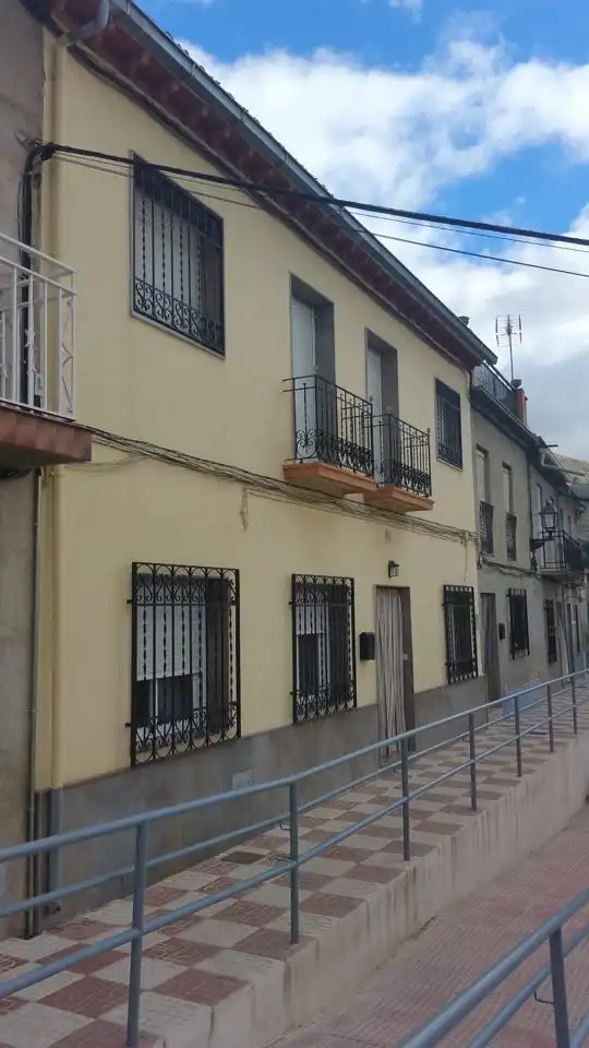 Vista exterior de Planta baja en venta en Pinos Puente con Piscina comunitaria