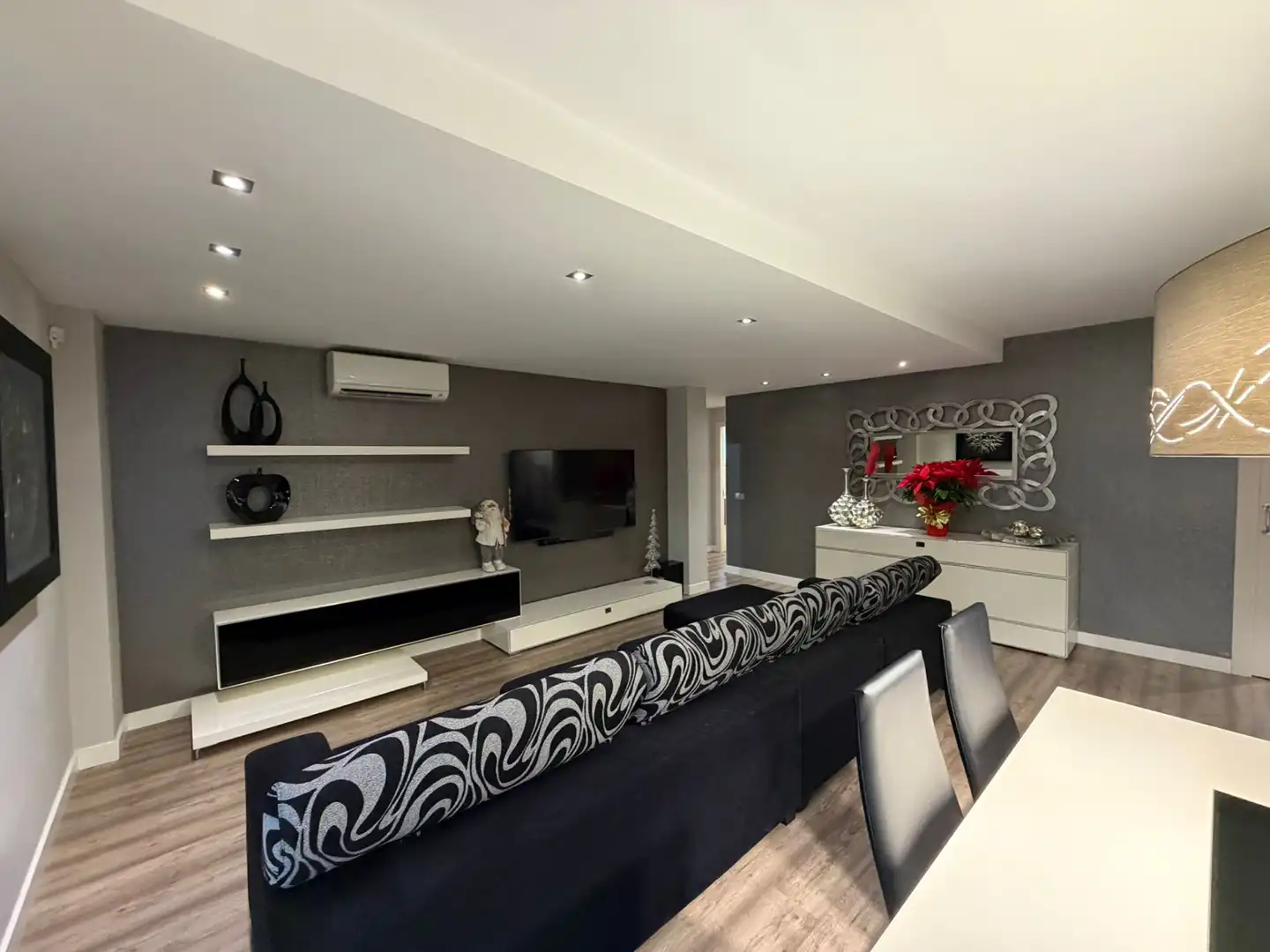 Living room of Houses for sale in Albesa  with Air Conditioner, Heating and Parquet flooring