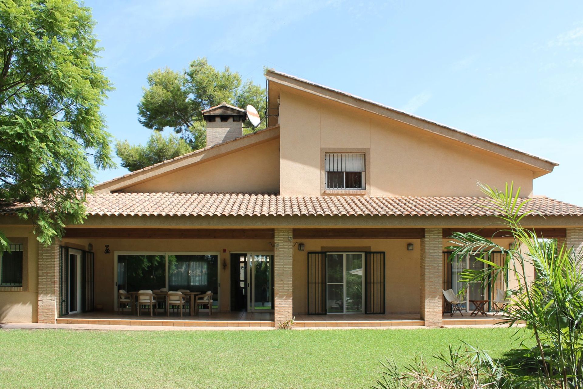 Exterior view of House or chalet to rent in L'Eliana  with Air Conditioner, Heating and Private garden