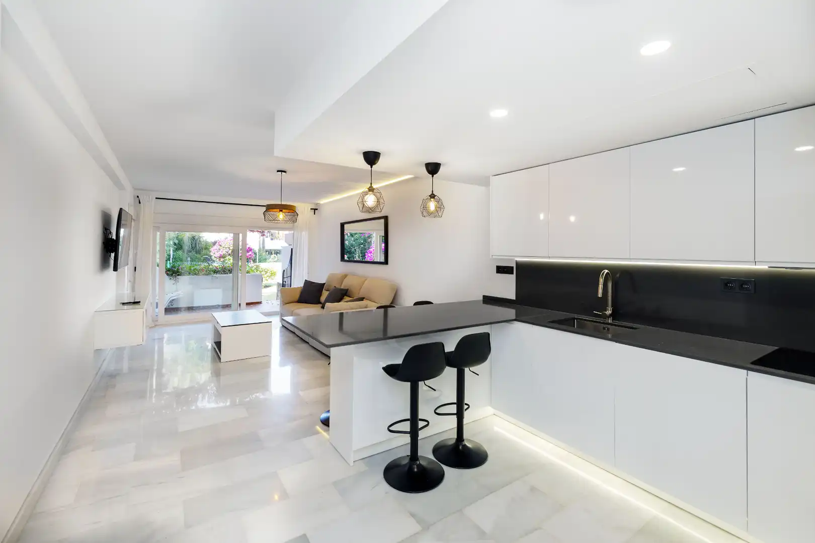 Kitchen of Ground floor for sale in Marbella  with Air Conditioner, Terrace and Community pool