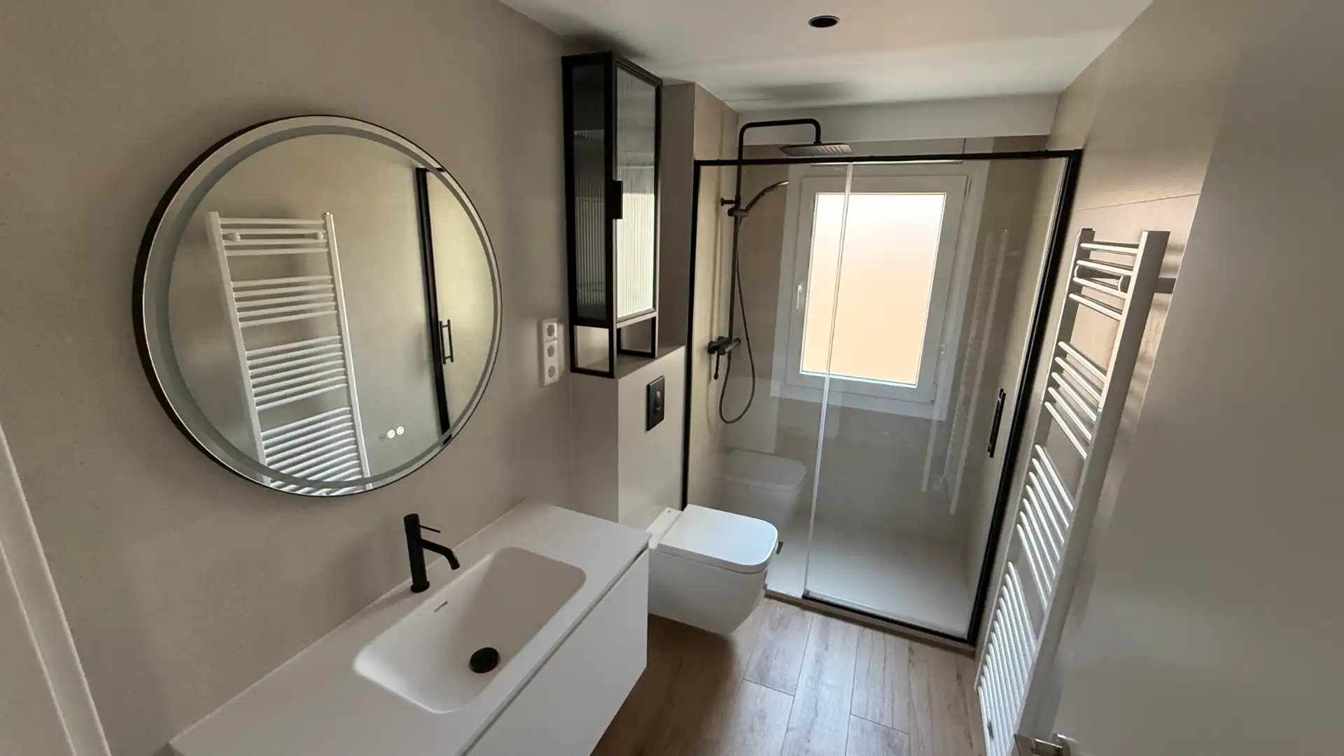 Badezimmer von Wohnung zum Verkauf in Reus mit Klimaanlage und Heizung