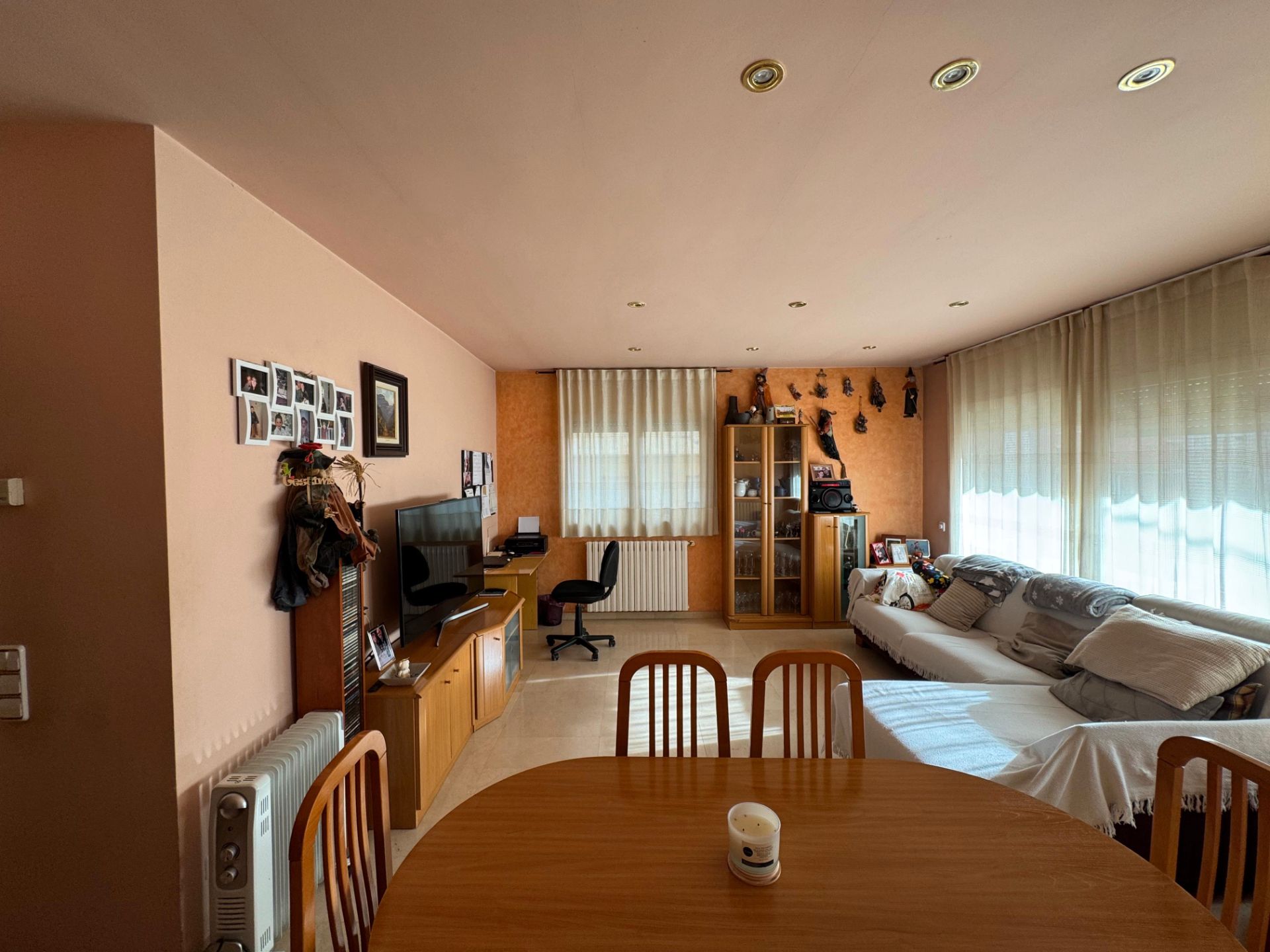 Sala d'estar de Planta baixa en venda en Castellfollit de la Roca amb Calefacció, Jardí privat i Terrassa