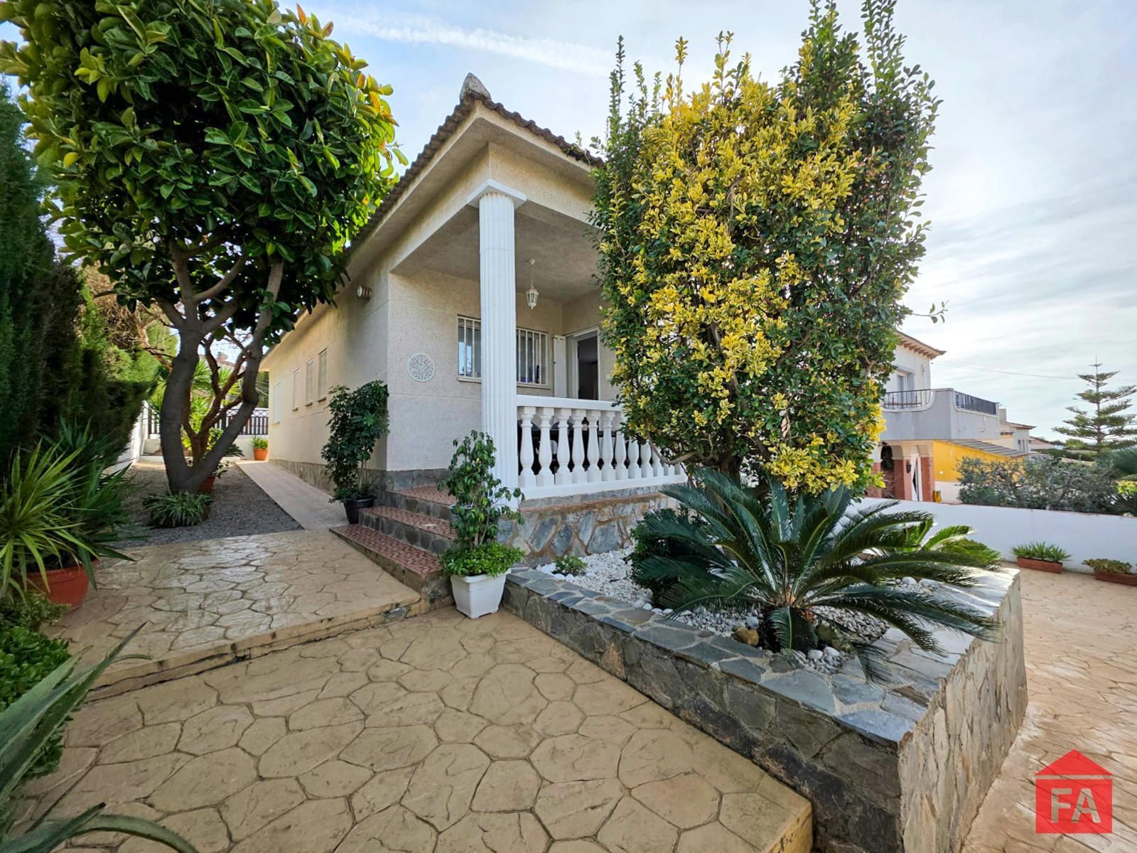 Exterior view of House or chalet for sale in El Vendrell  with Terrace, Swimming Pool and Alarm