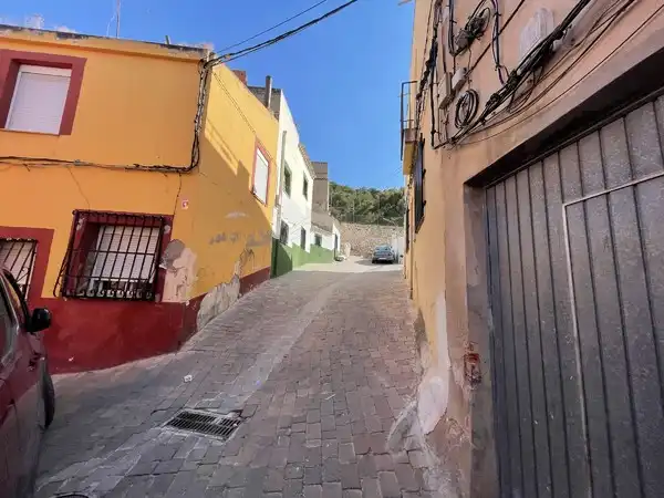 Vista exterior de Casa adosada en venda en Yecla amb Traster