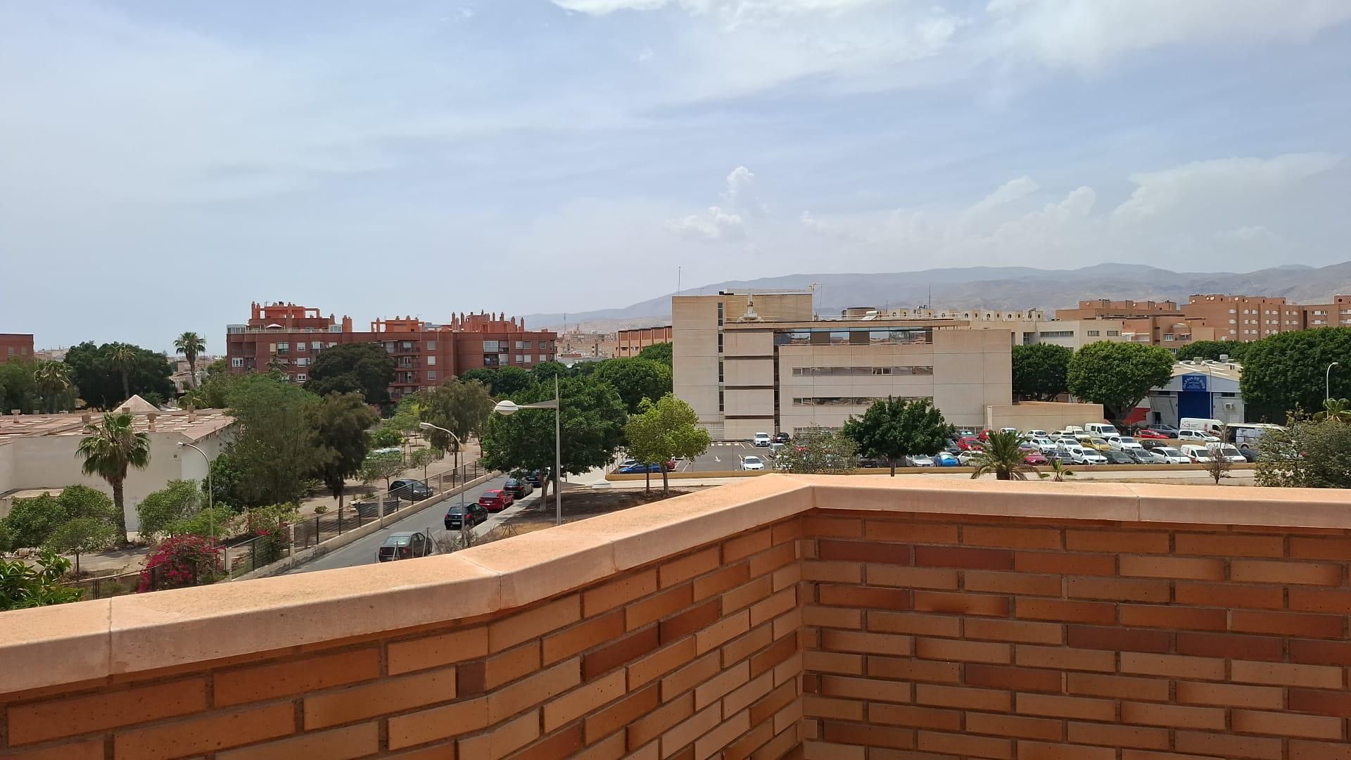 Vista exterior de Dúplex en venda en  Almería Capital amb Aire condicionat, Calefacció i Terrassa