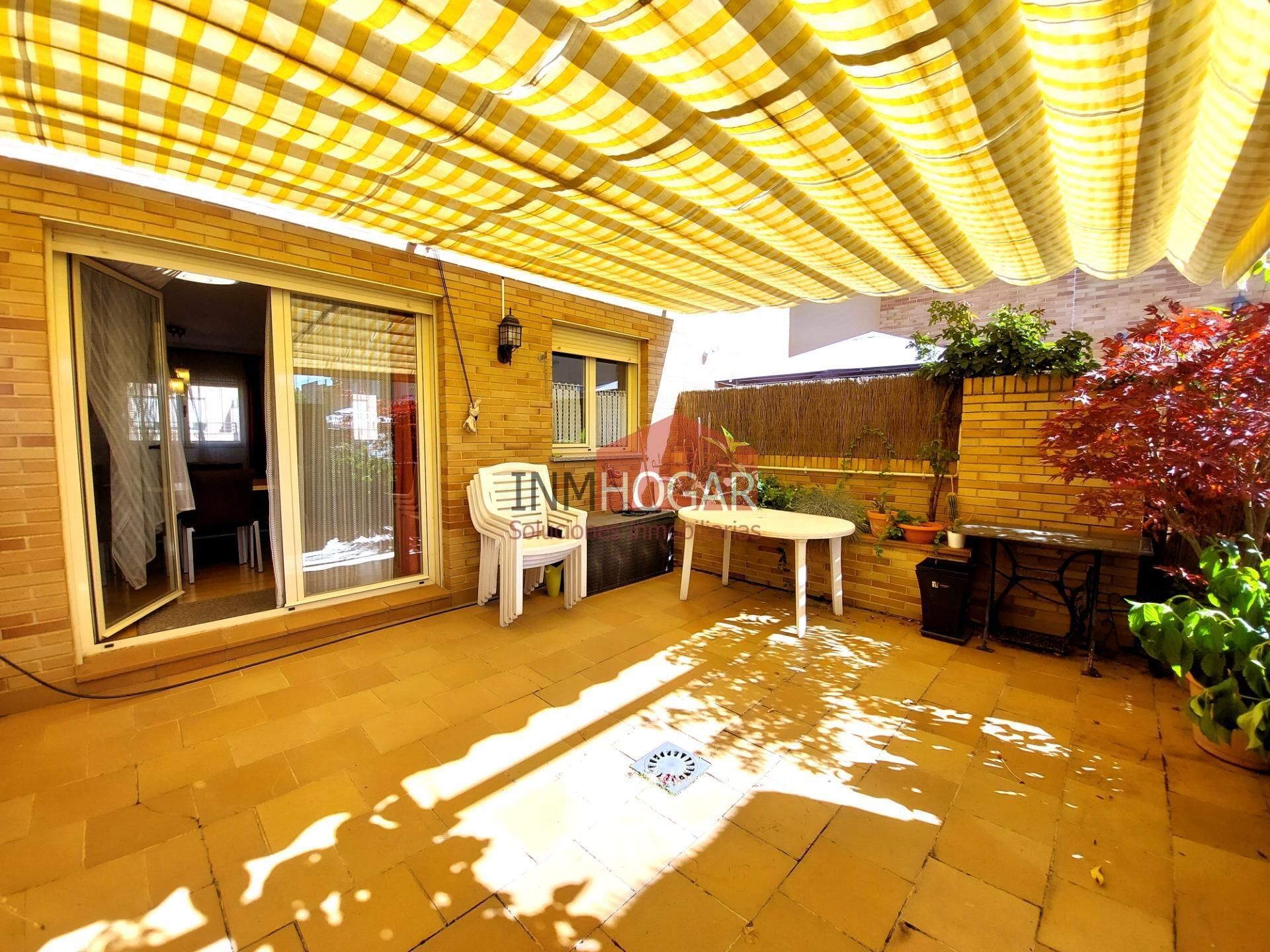 Terrassa de Casa adosada en venda en Ávila Capital amb Calefacció, Jardí privat i Parquet