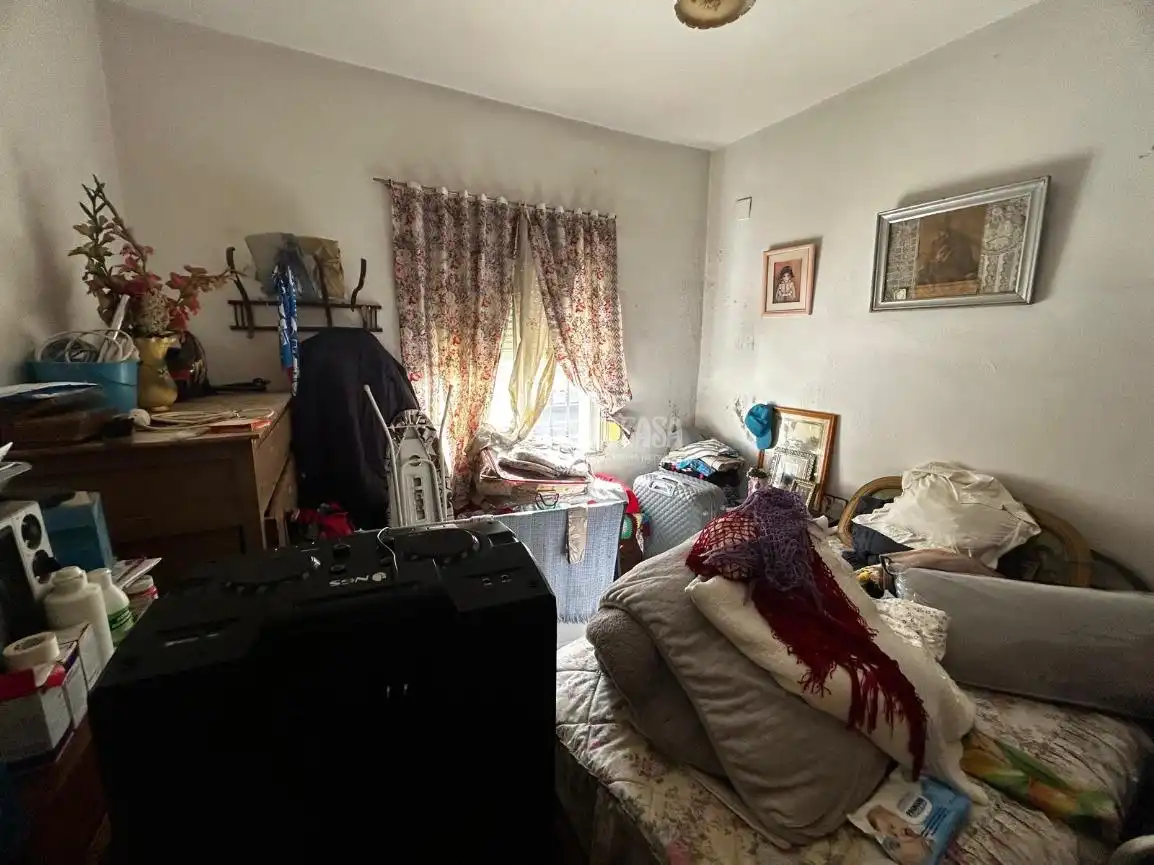 Schlafzimmer von Einfamilien-Reihenhaus zum Verkauf in La Rinconada mit Klimaanlage und Heizung