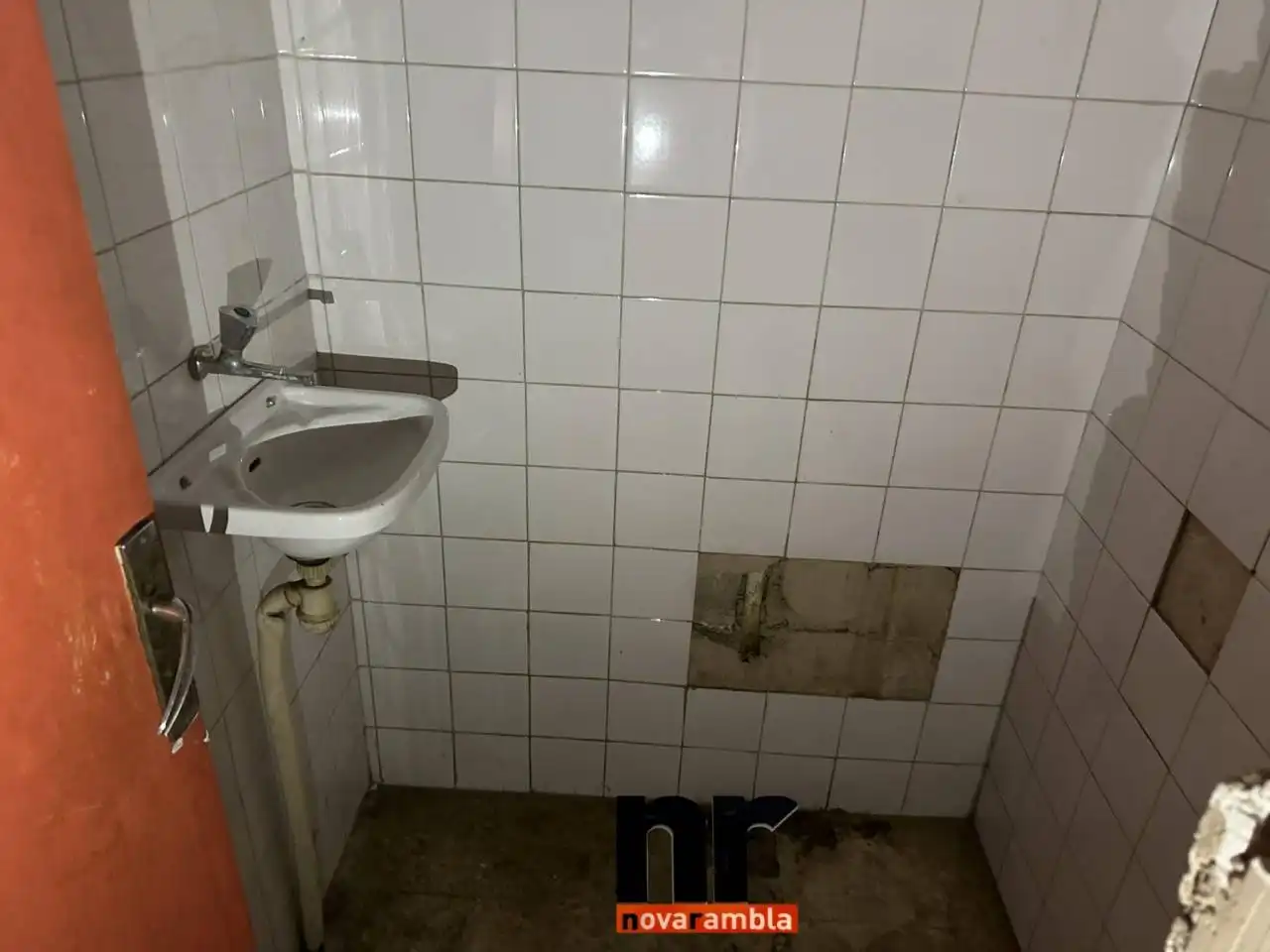 Bany de Local en venda en Ripollet