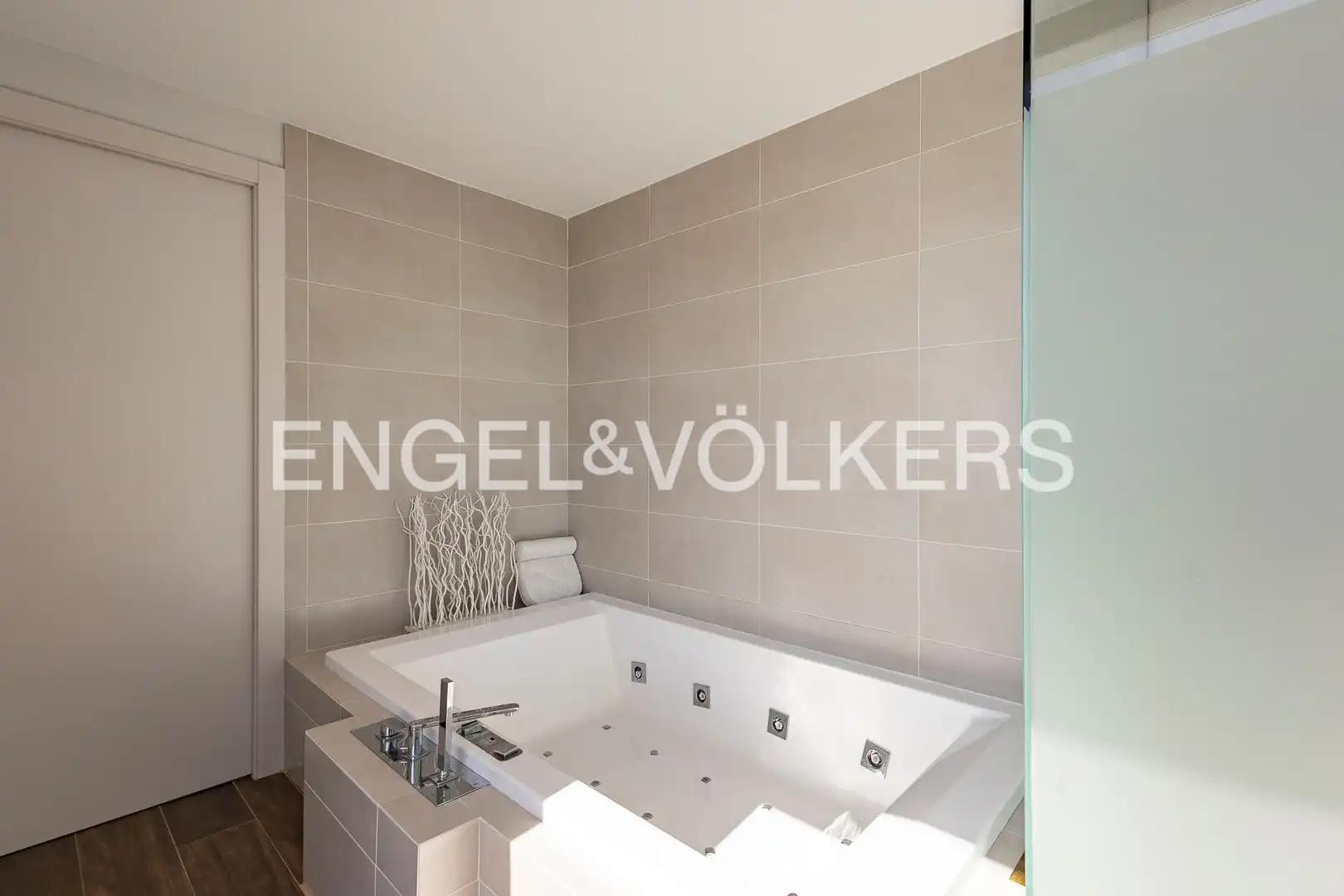 Baño de Casa o chalet de alquiler en Barcelona con Aire acondicionado, Calefacción y Jardín privado