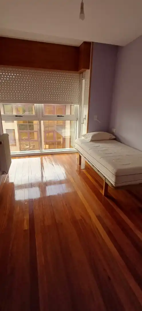 Habitación de Piso de alquiler en Santiago de Compostela  con Calefacción, Jardín privado y Trastero