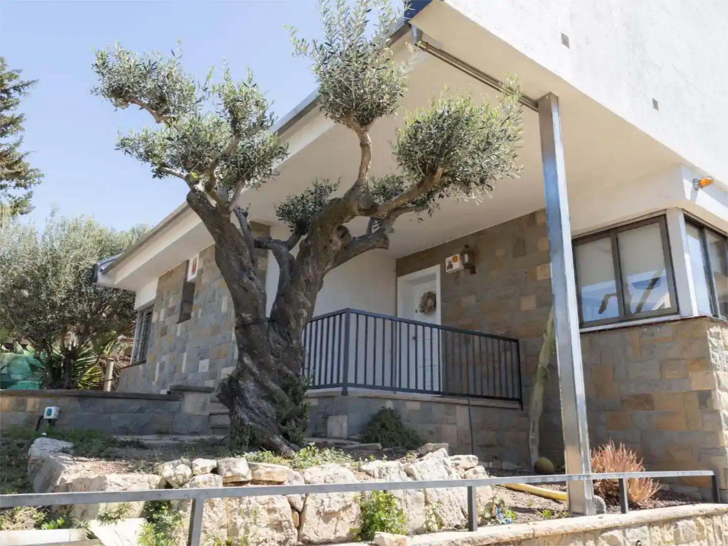 Vista exterior de Casa o xalet en venda en Corbera de Llobregat amb Piscina i Balcó