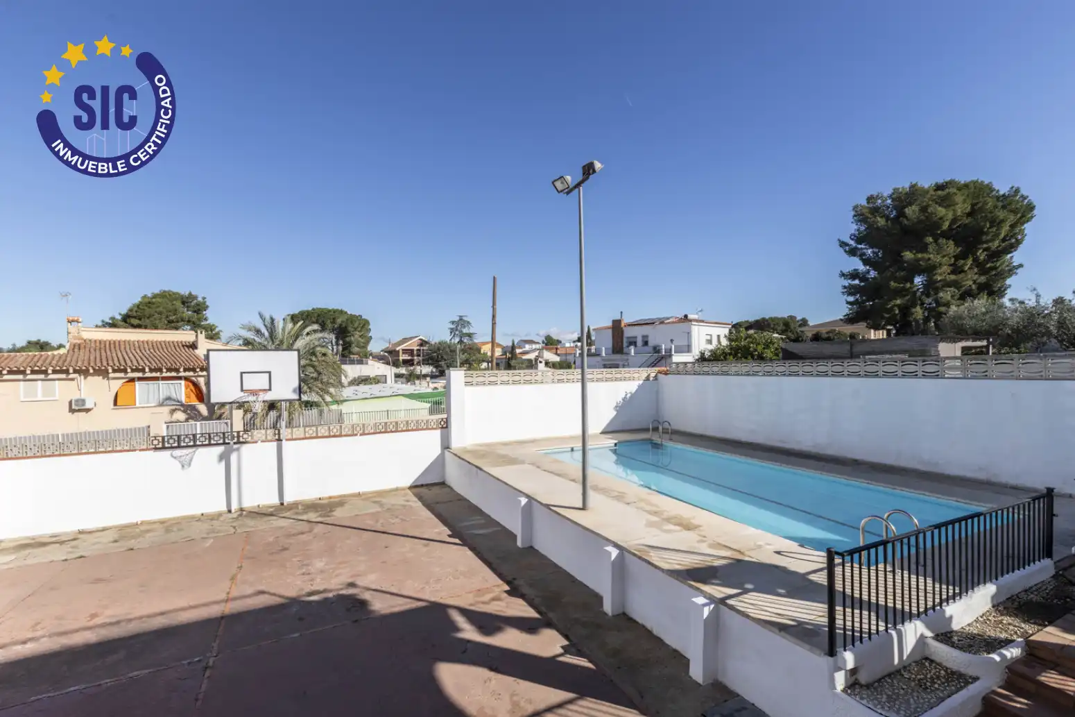 Swimming pool of Houses for sale in L'Eliana  with Air Conditioner, Heating and Private garden