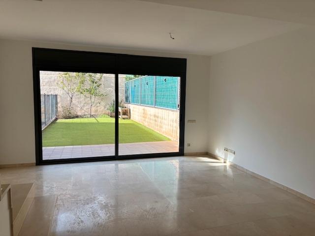 Foto 1 de Casa adosada en venta en Carrer Verge del Pilar, 1, Sant Andreu de la Barca, Barcelona