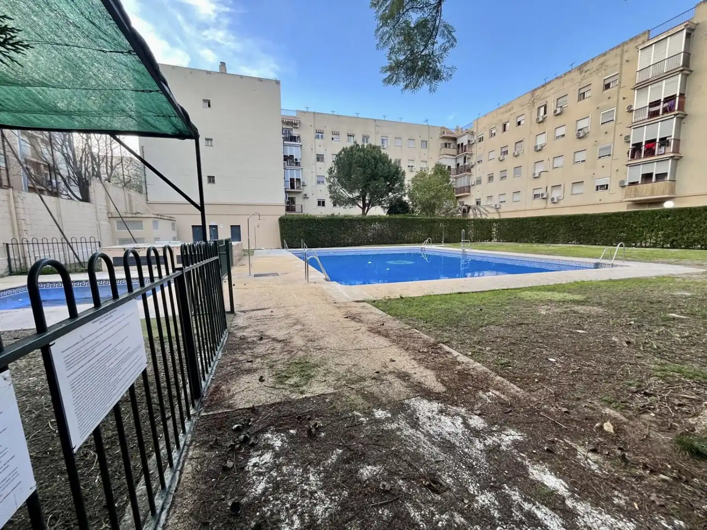 Swimming pool of Flat for sale in Sevilla  with Air Conditioner, Parquet flooring and Balcony
