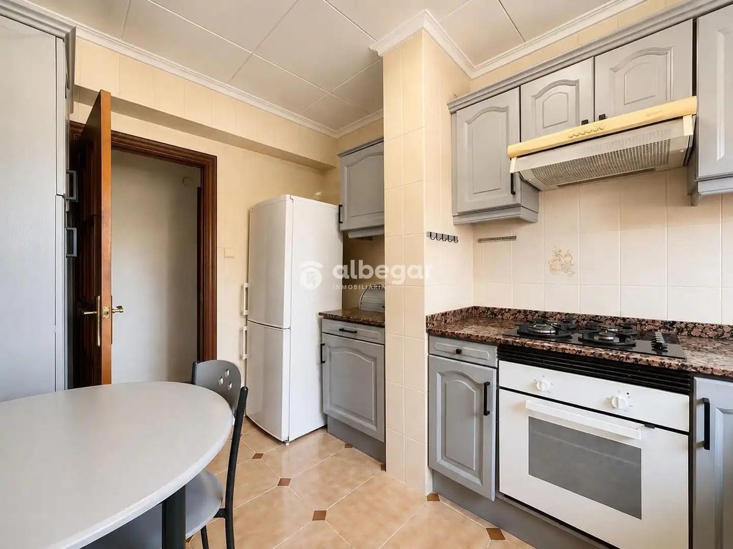 Cocina de Piso en venta en Valencia con Terraza, Trastero y Horno