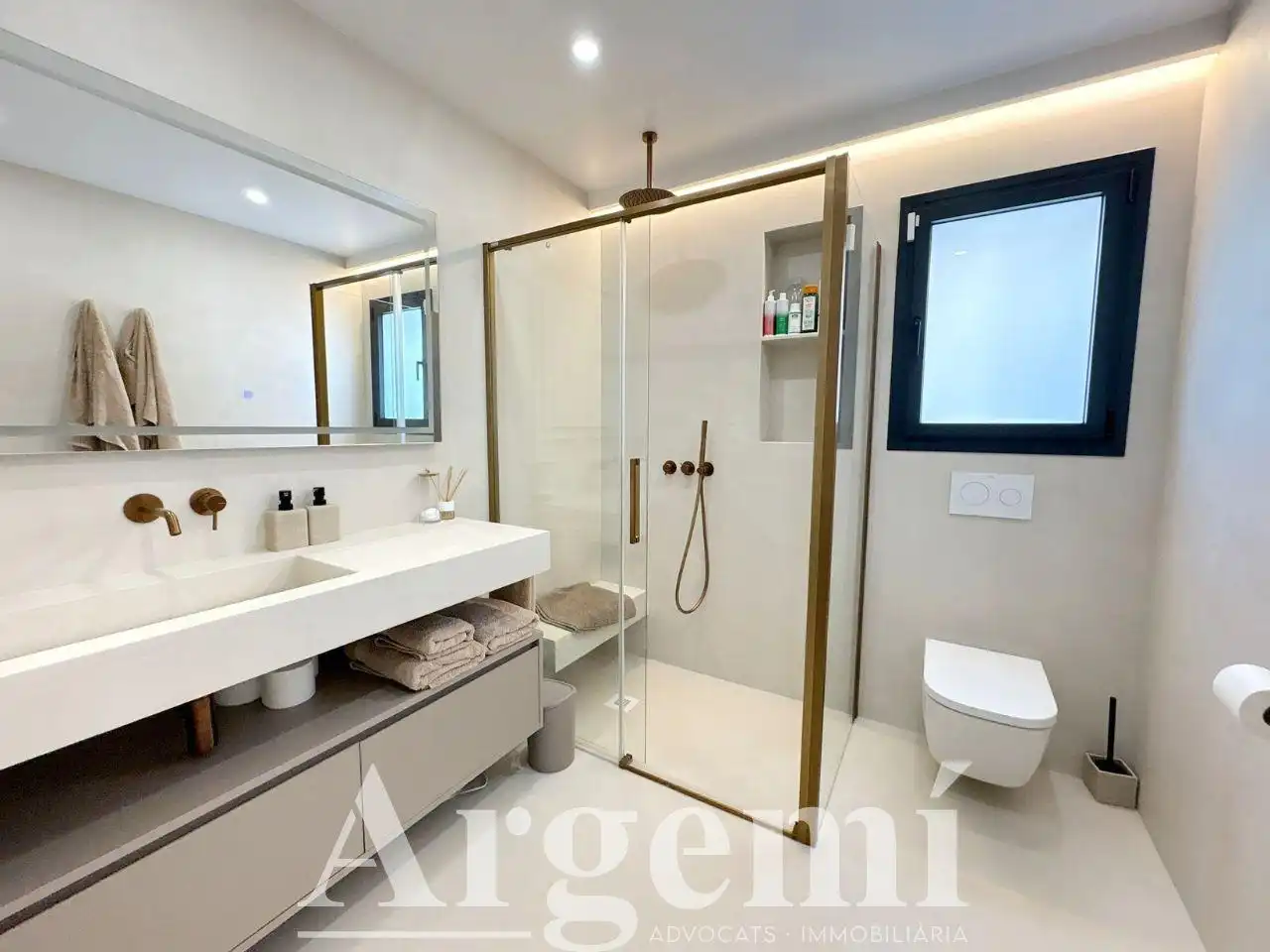 Baño de Casa o chalet en venta en Santa Perpètua de Mogoda con Aire acondicionado, Jardín privado y Piscina