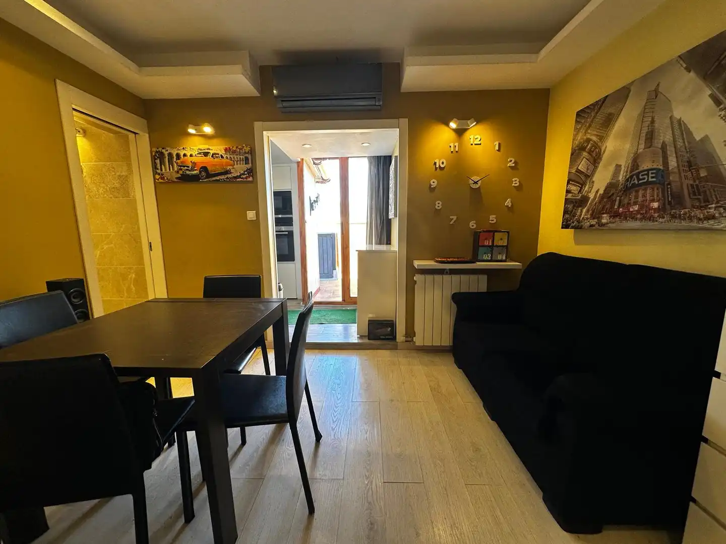 Wohnzimmer von Dachboden zum Verkauf in Barcelona mit Balkon