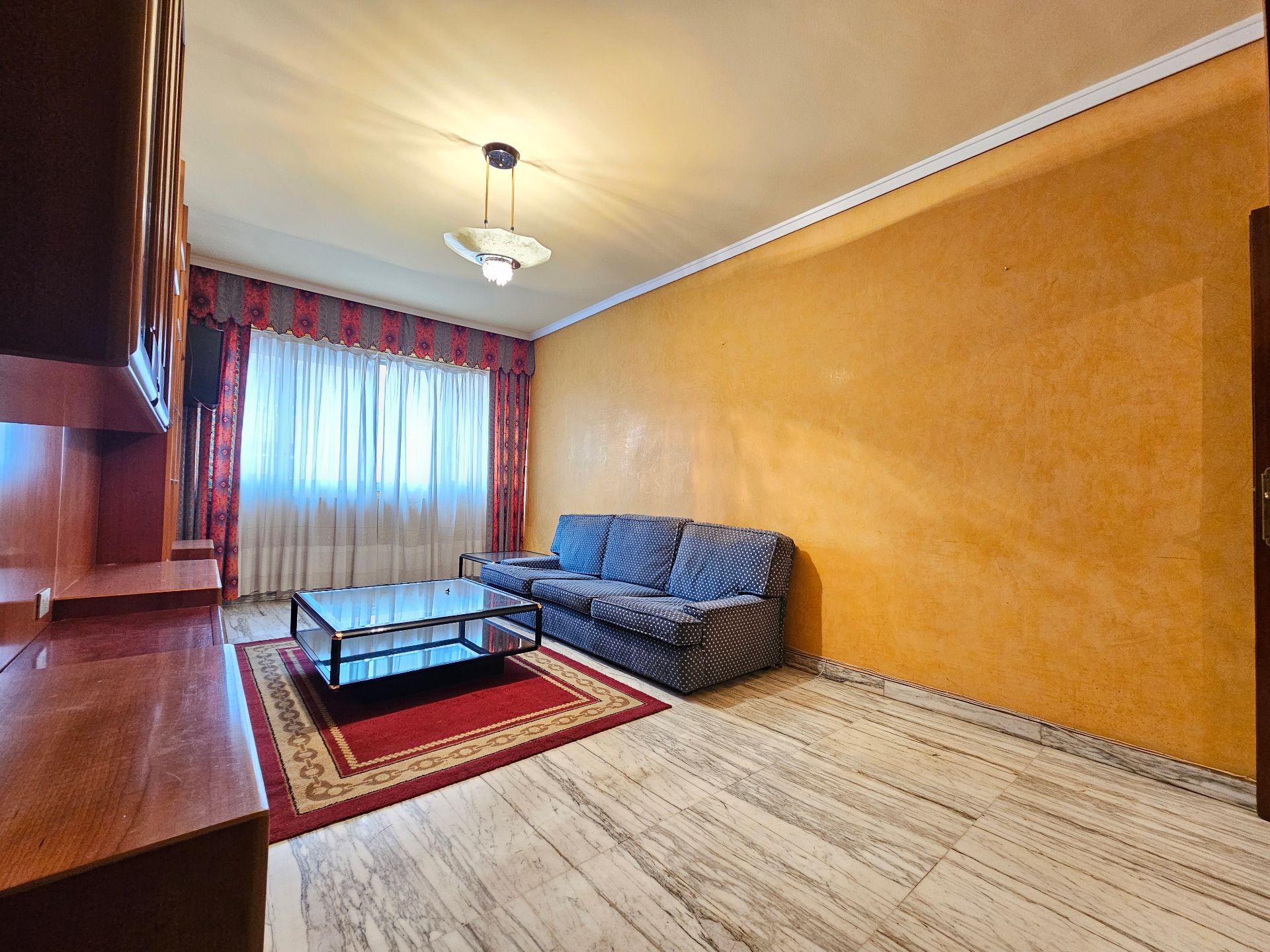 Sala d'estar de Pis en venda en Vitoria - Gasteiz amb Calefacció, Parquet i Terrassa