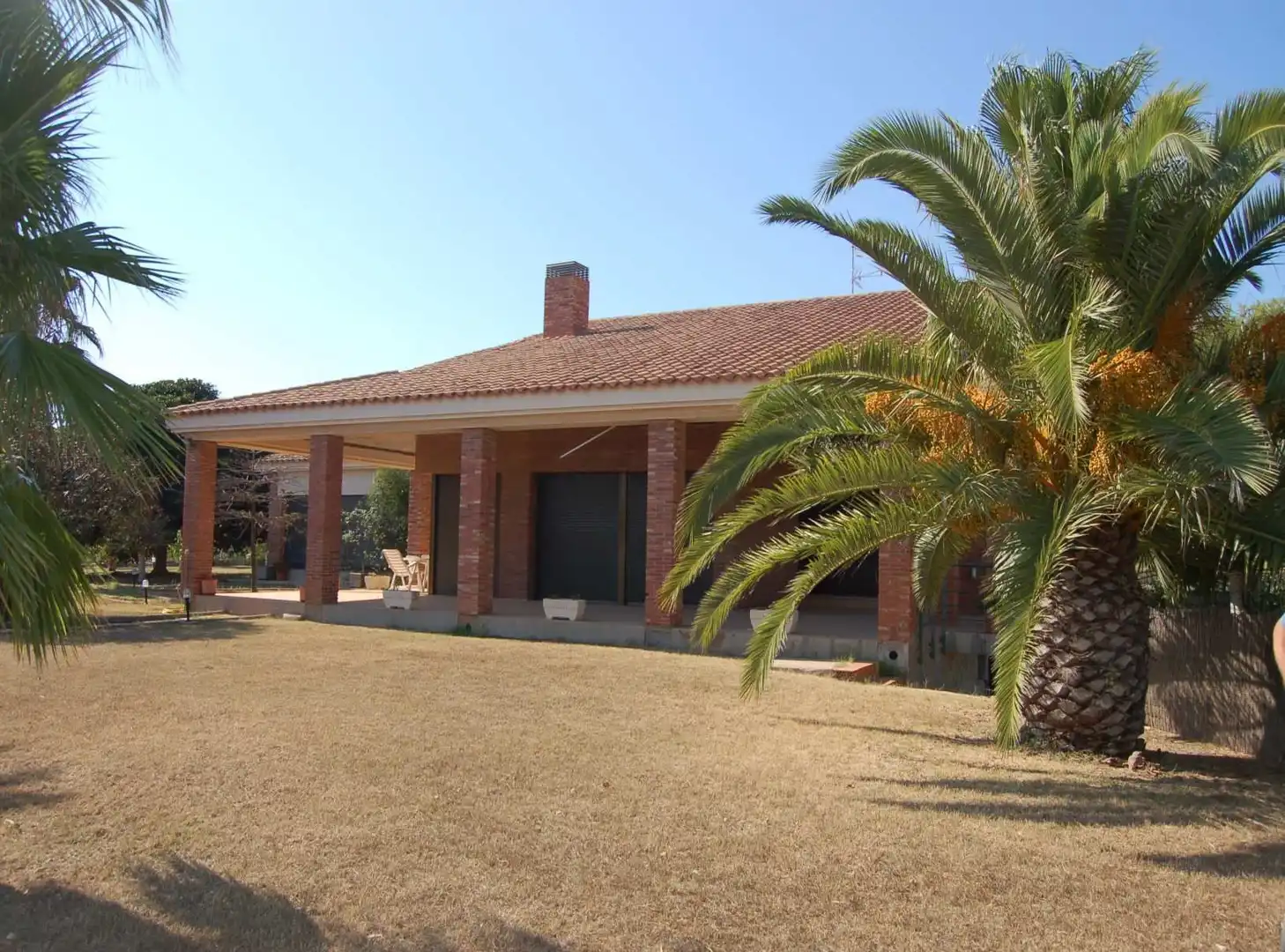 Vista exterior de Finca rústica en venda en Vilanova i la Geltrú amb Aire condicionat, Calefacció i Traster