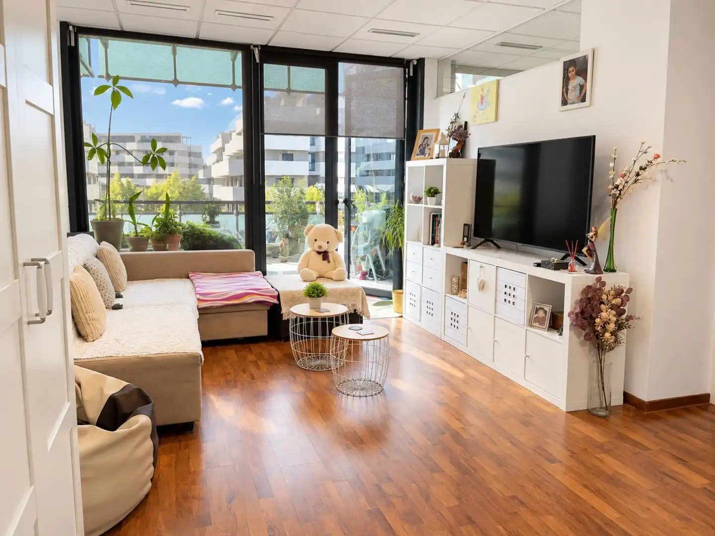 Sala d'estar de Pis en venda en San Sebastián de los Reyes amb Aire condicionat, Terrassa i Balcó