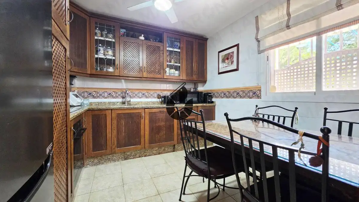 Cocina de Casa adosada en venta en Mairena del Aljarafe con Aire acondicionado y Trastero