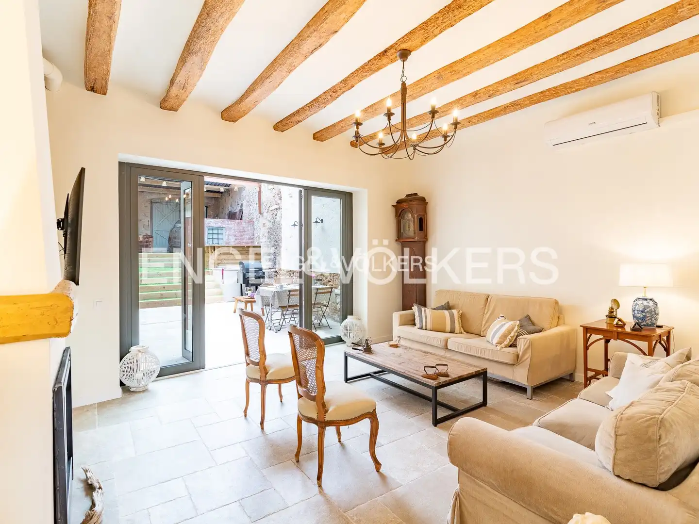 Sala de estar de Casa adosada de alquiler en Alella con Aire acondicionado, Calefacción y Jardín privado