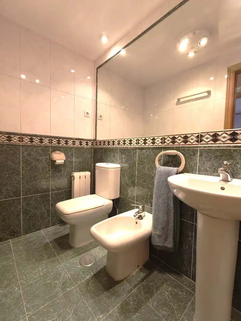 Badezimmer von Wohnung zum Verkauf in Madrid mit Klimaanlage, Heizung und Abstellraum