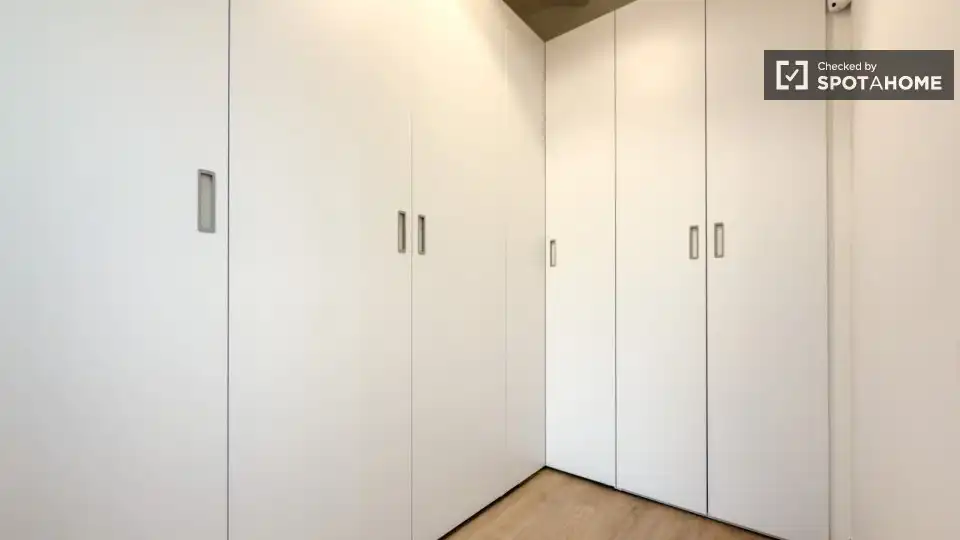 Dormitori de Apartament per a compartir en Barcelona amb Aire condicionat, Calefacció i Terrassa