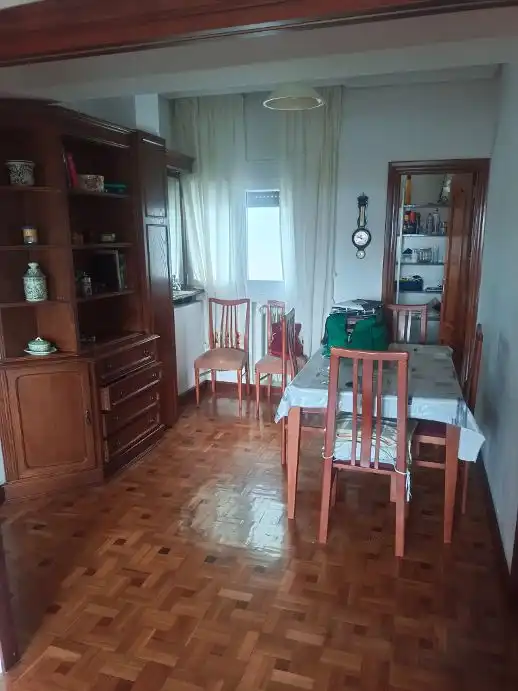 Comedor de Piso de alquiler en  Pamplona / Iruña con Calefacción, Parquet y Amueblado