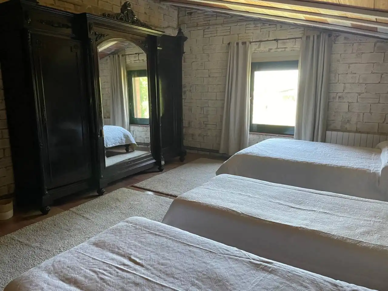 Habitación de Finca rústica de alquiler en Aiguaviva con Calefacción, Jardín privado y Terraza