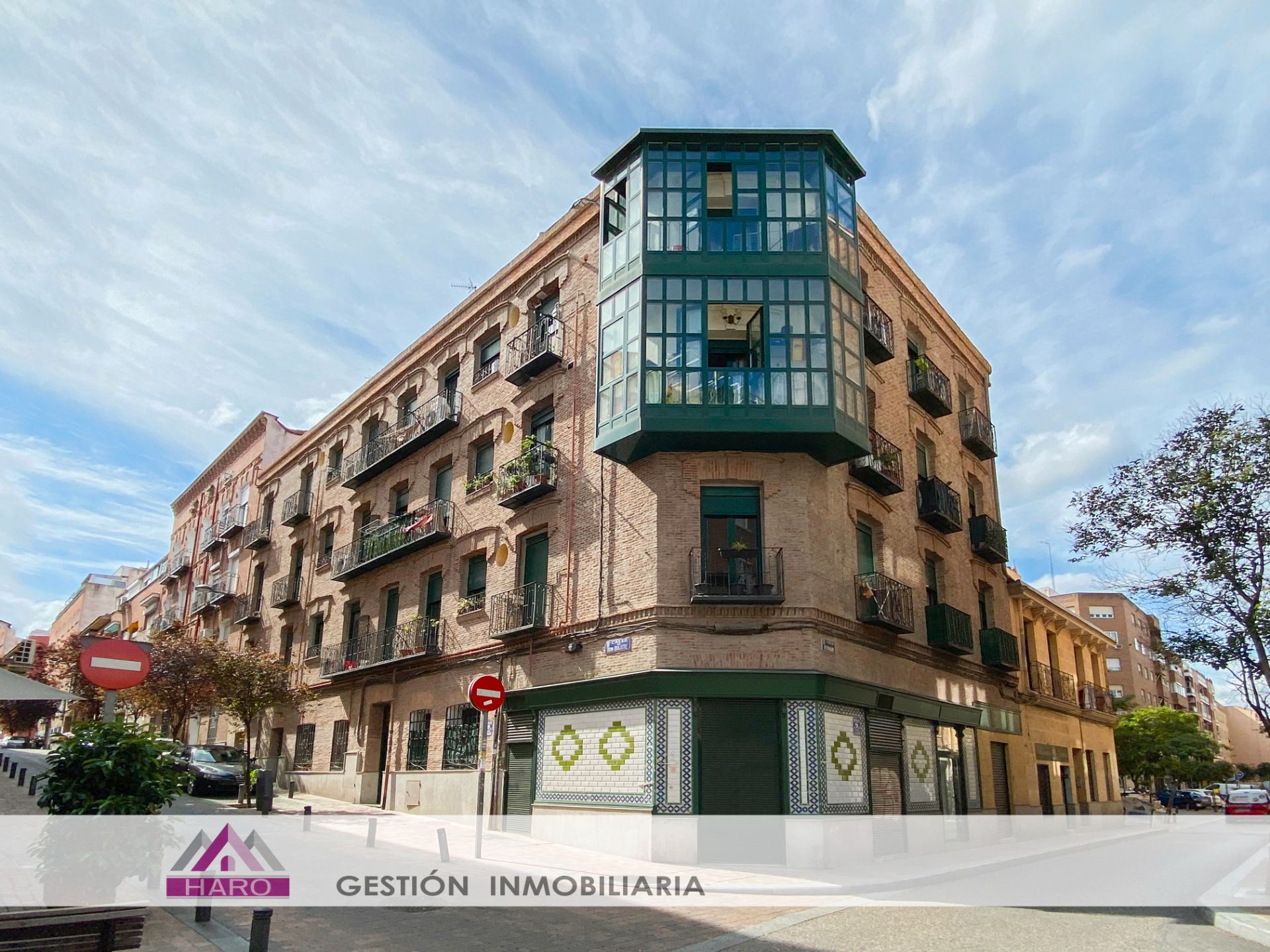 Vista exterior de Planta baixa en venda en  Madrid Capital amb Aire condicionat, Moblat i Forn