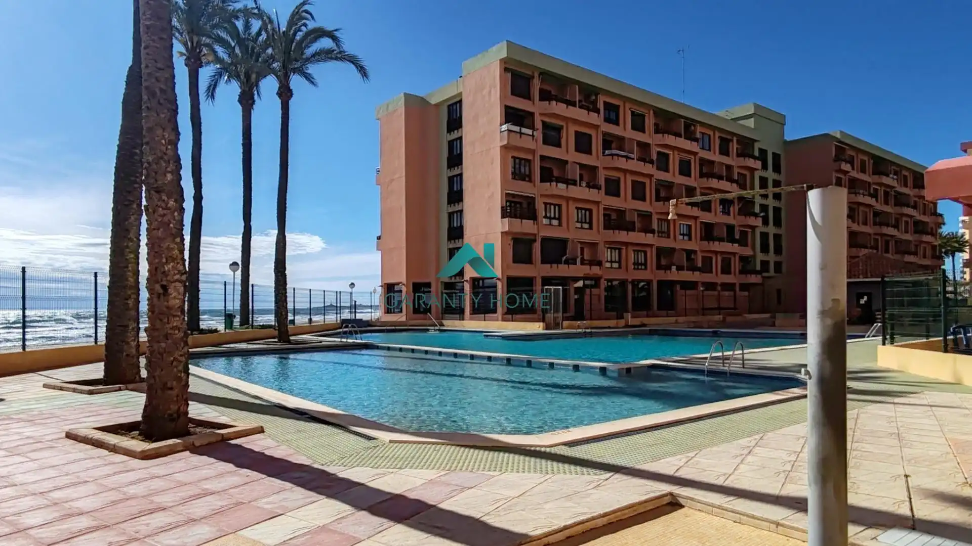 Piscina de Apartamento en venta en La Manga del Mar Menor con Amueblado, Balcón y Piscina comunitaria