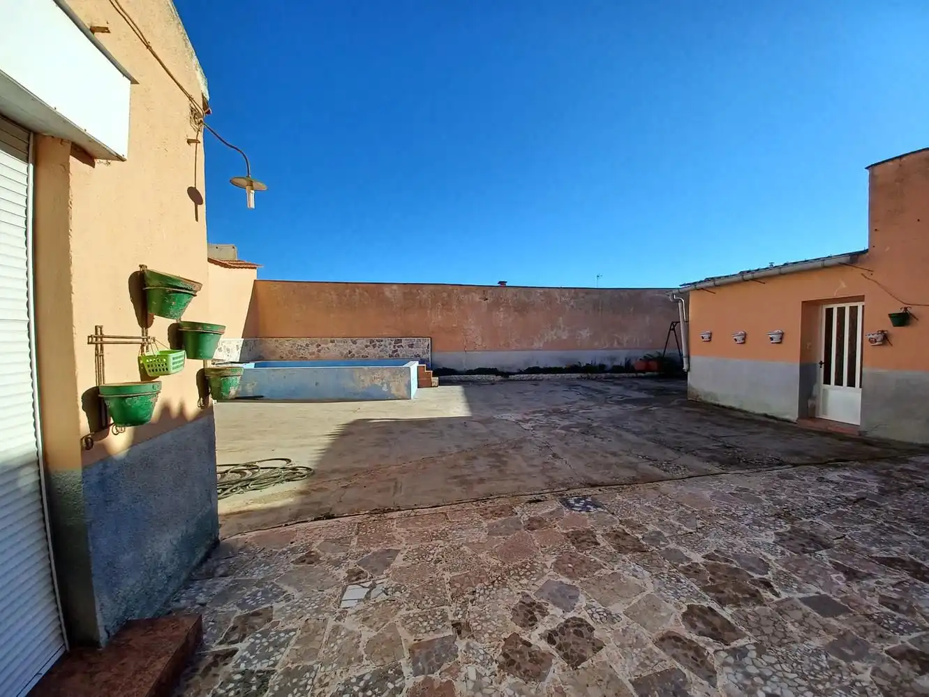 Vista exterior de Casa o xalet en venda en Minaya amb Calefacció, Traster i Piscina