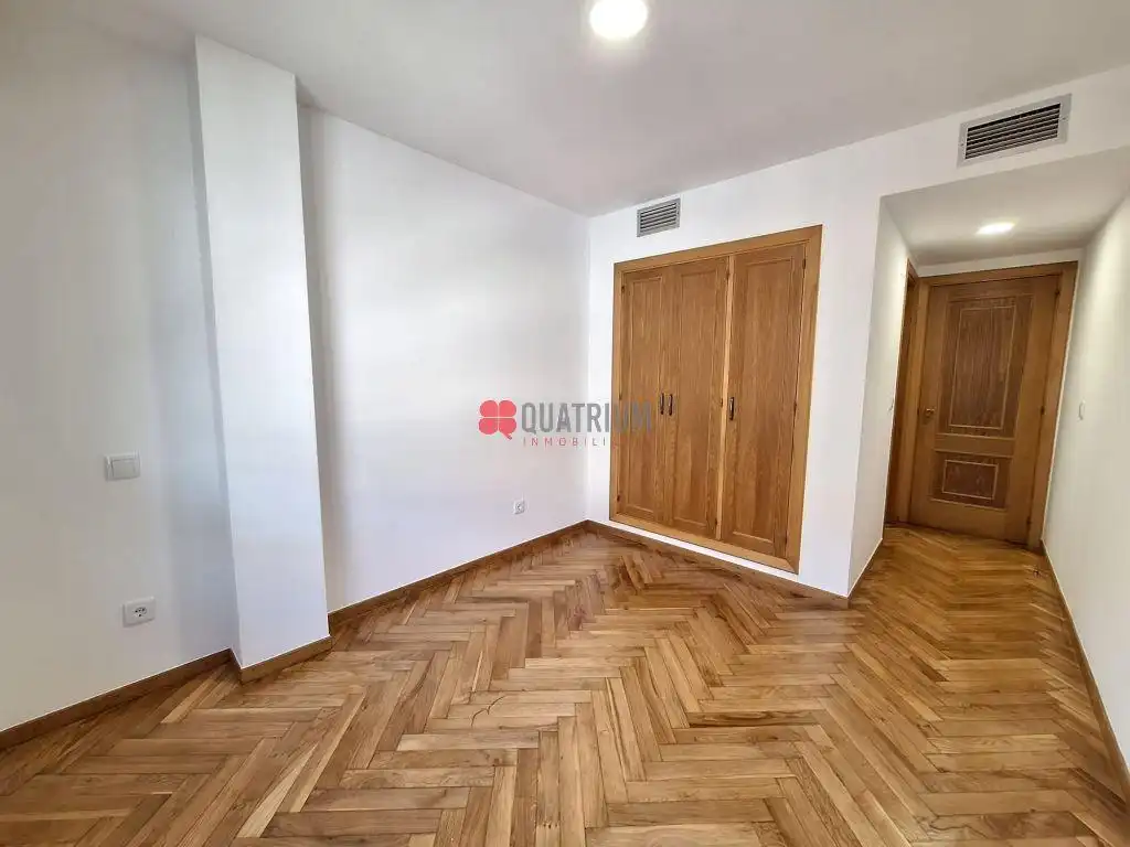 Habitación de Piso de alquiler en Santiago de Compostela  con Balcón
