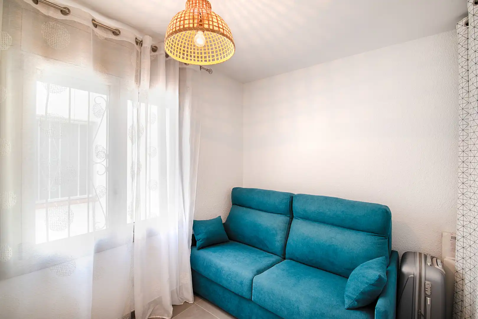Sala de estar de Piso en venta en Roses con Terraza y Amueblado