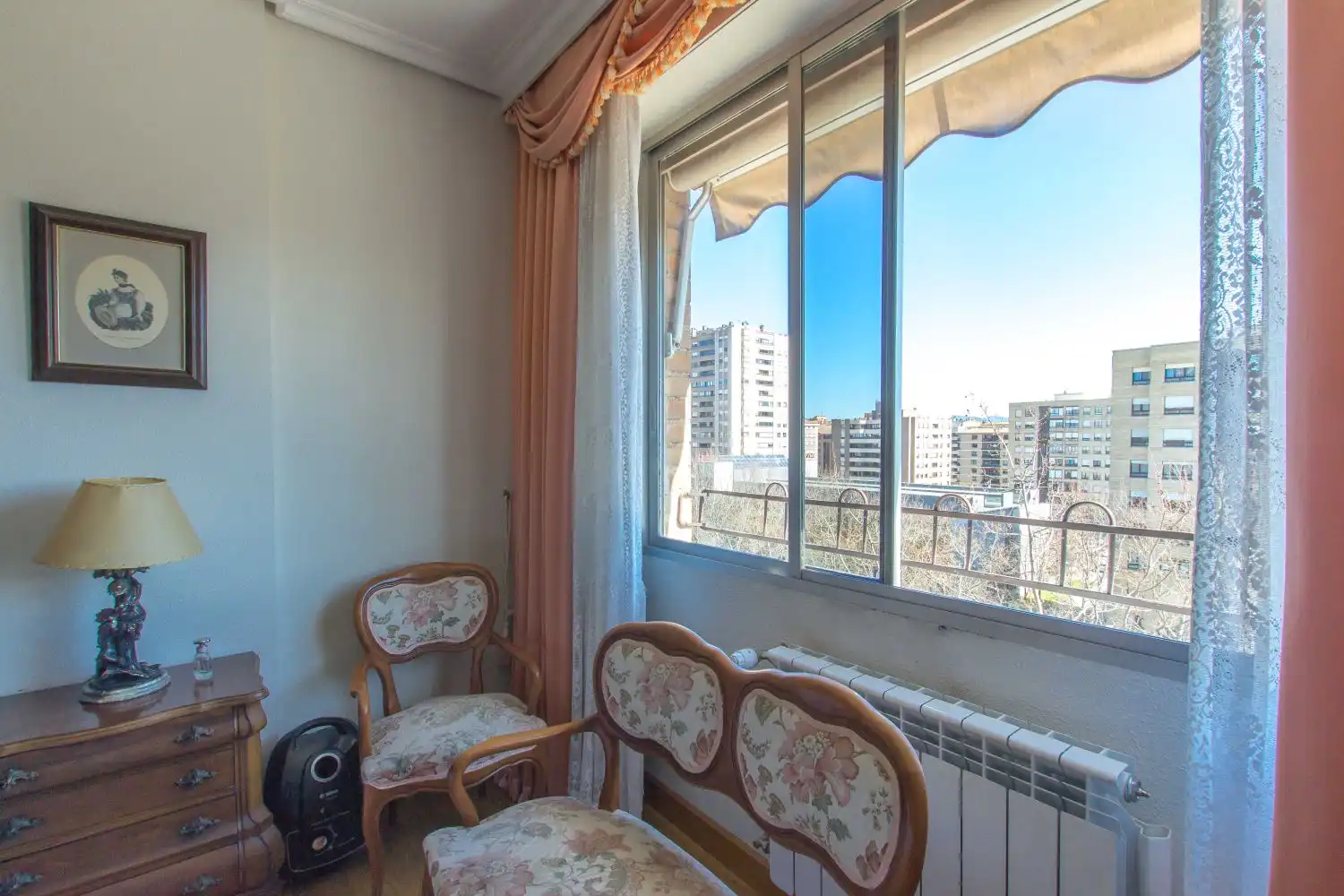 Habitación de Piso en venta en  Pamplona / Iruña con Calefacción, Trastero y Amueblado