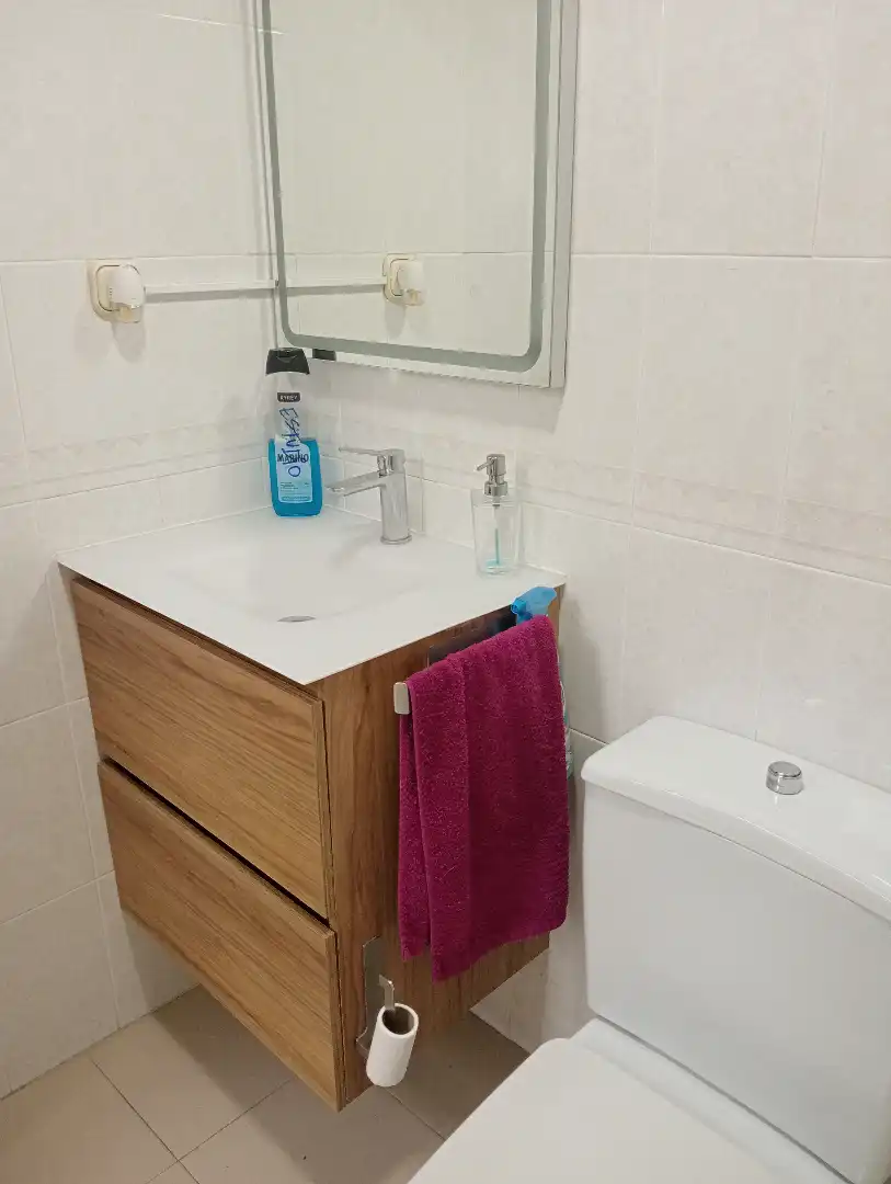Bathroom of Office for rent in Valencia  with Air Conditioner and Heating