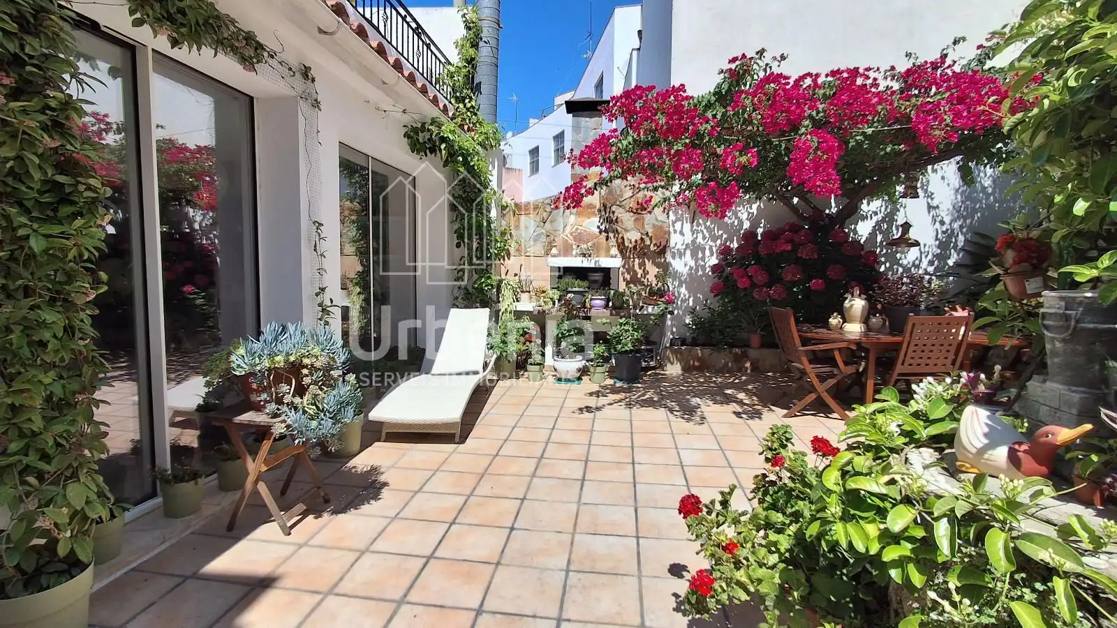 Vista exterior de Casa o xalet en venda en Mataró amb Aire condicionat, Calefacció i Terrassa