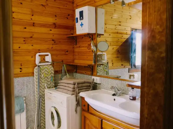 Bathroom of Houses for sale in Husillos , Palencia