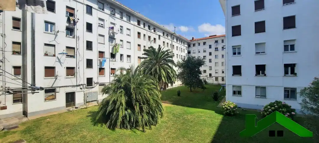 Vista exterior de Pis en venda en Bilbao  amb Calefacció i Terrassa