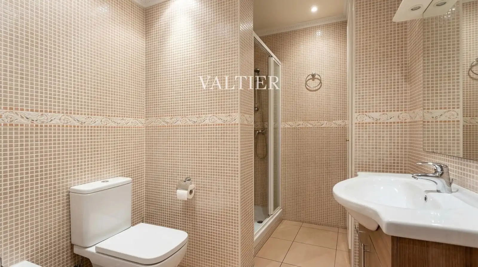Badezimmer von Wohnung zur Miete in Madrid mit Klimaanlage
