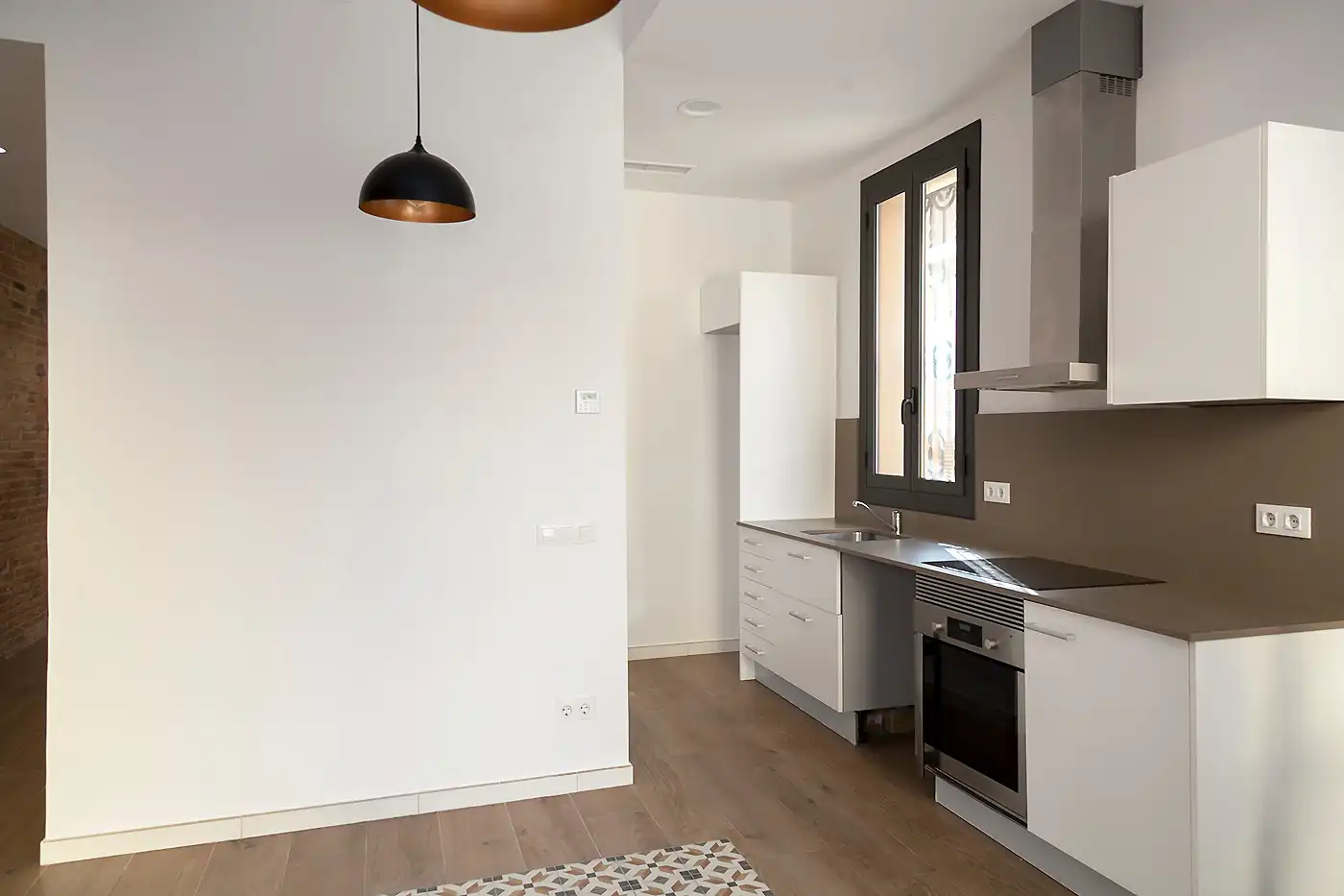 Cuina de Planta baixa en venda en Cornellà de Llobregat amb Calefacció