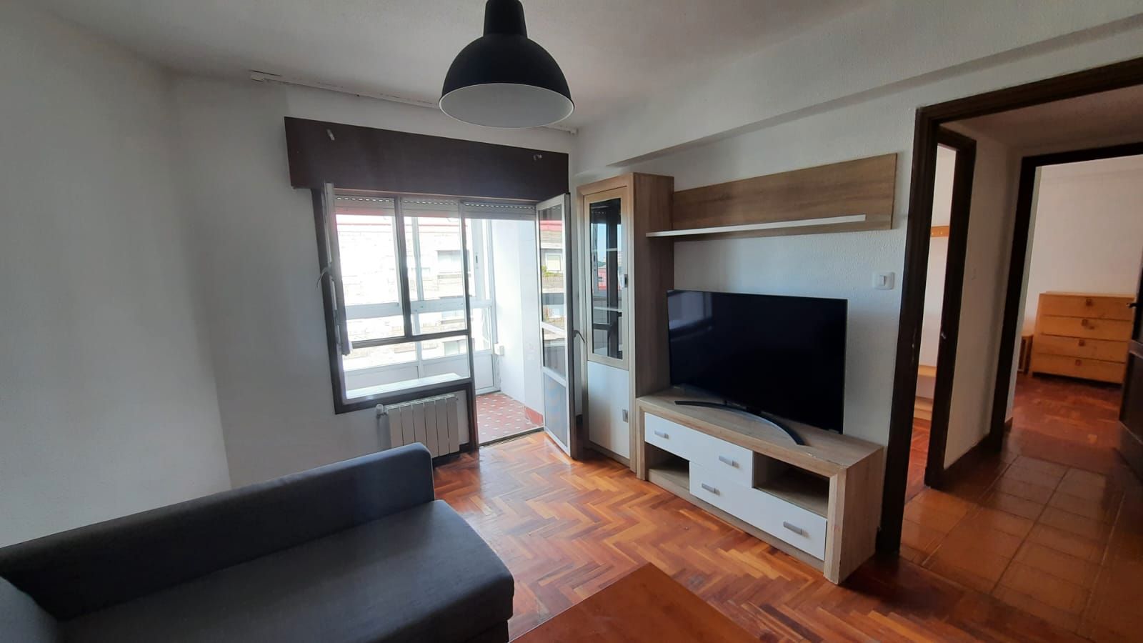 Living room of Flat to rent in Vigo   with Heating, Parquet flooring and Oven