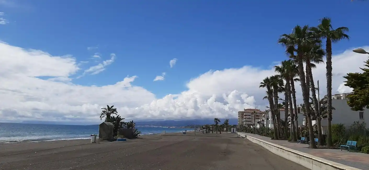 Außenansicht von Wohnungen zur Miete in Torrox mit Klimaanlage, Heizung und Terrasse