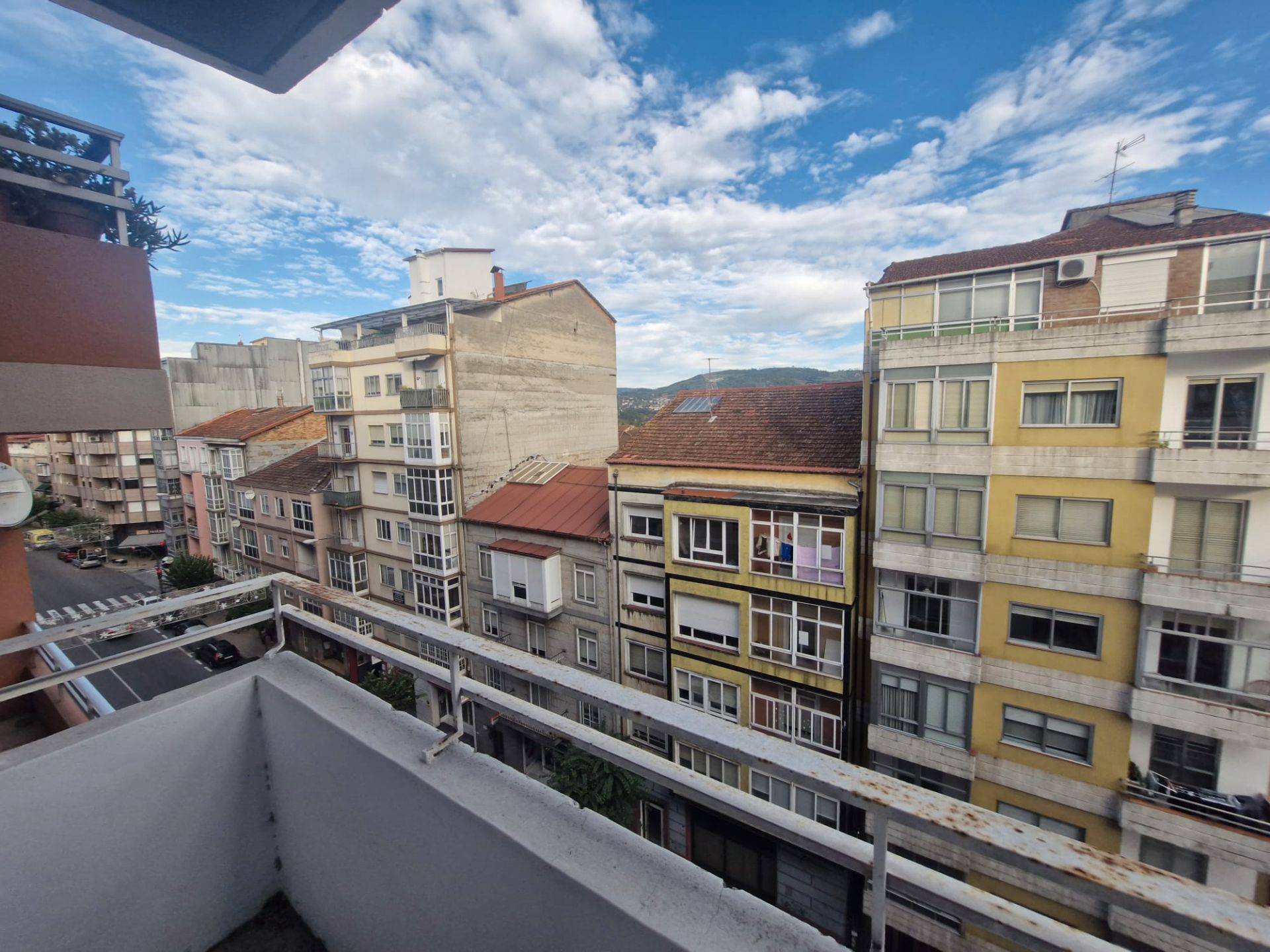Vista exterior de Pis en venda en Ourense Capital  amb Balcó