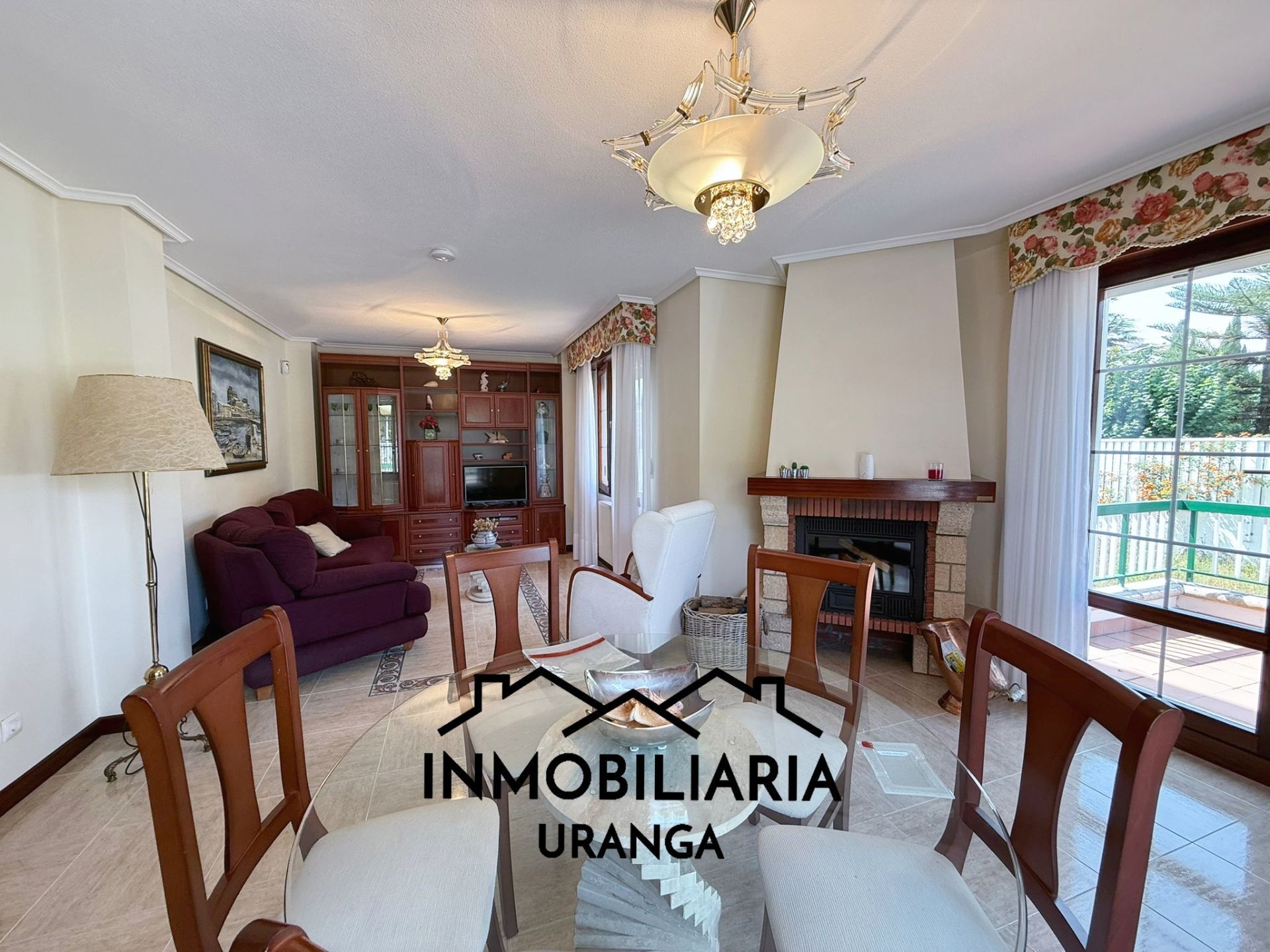 Sala de estar de Casa o chalet en venta en Laredo con Calefacción, Jardín privado y Terraza