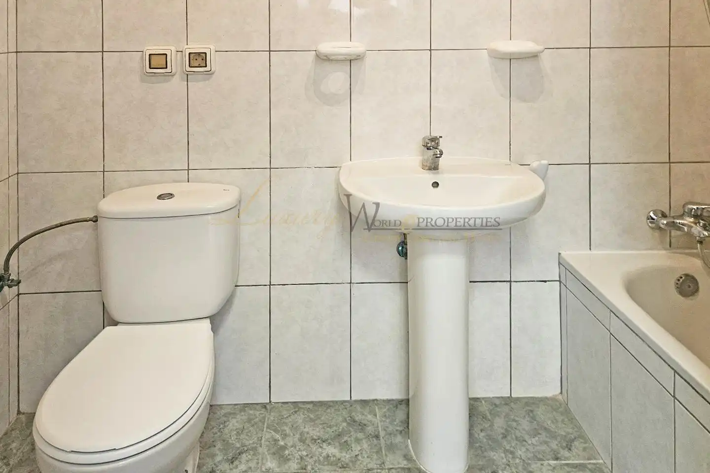 Baño de Apartamento en venta en Arona con Terraza y Trastero