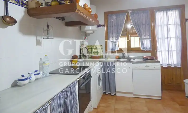 Cuina de Casa o xalet en venda en Albacete amb Calefacció, Jardí privat i Piscina