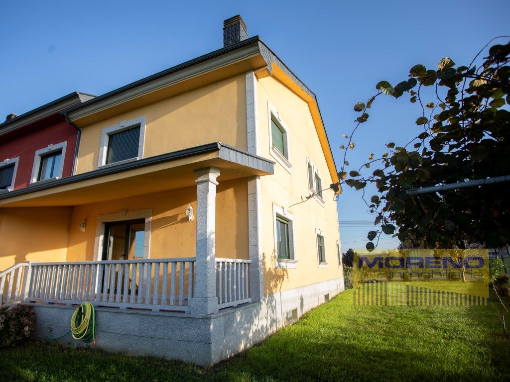 Exterior view of House or chalet for sale in Sarria